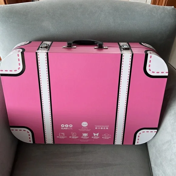 Glamnetic x Hello Kitty PR box